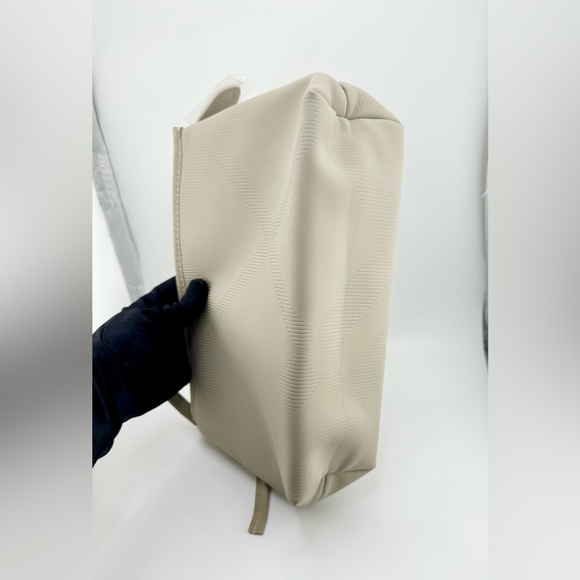 Burberry Unisex Toiletry Bag or Cosmetic Case with Box - Picture 7 of 12